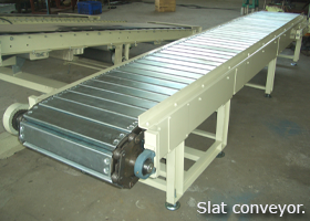 Slat conveyor.